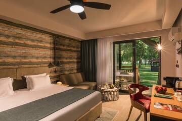 Королевская вилла (макс. для 2 взрослых и 2 детей) в Отеле Effect Algara Beach Club Hotel